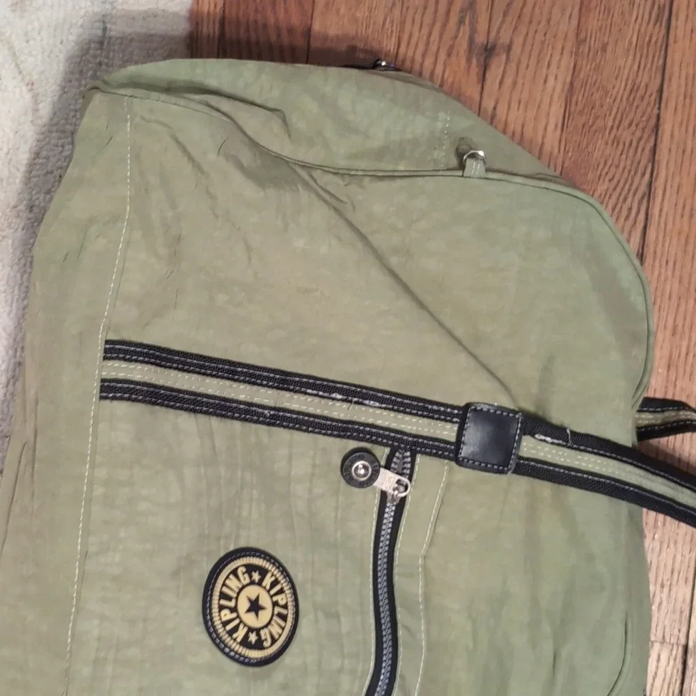 Kipling Duffel Weekender Bag Olive Green Unisex Zipper Closure 23